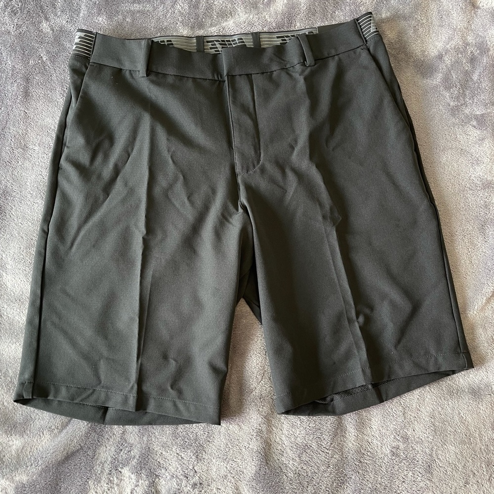 Nike Golf Shorts
Brand New 
Men’s Waist 33